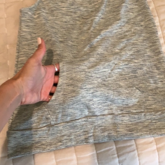 Cowlick workout pull over sleeveless sweater - Picture 2 of 6